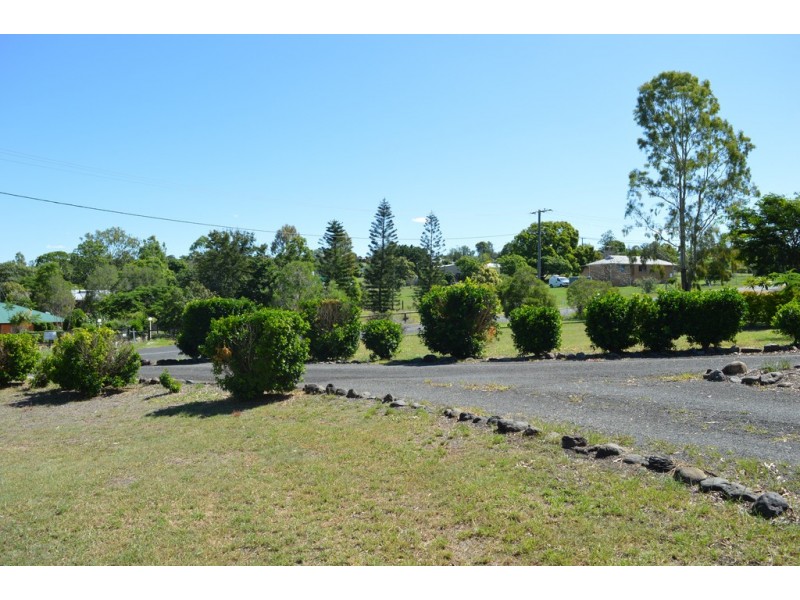 100 Lakes Drive, Laidley Heights QLD 4341