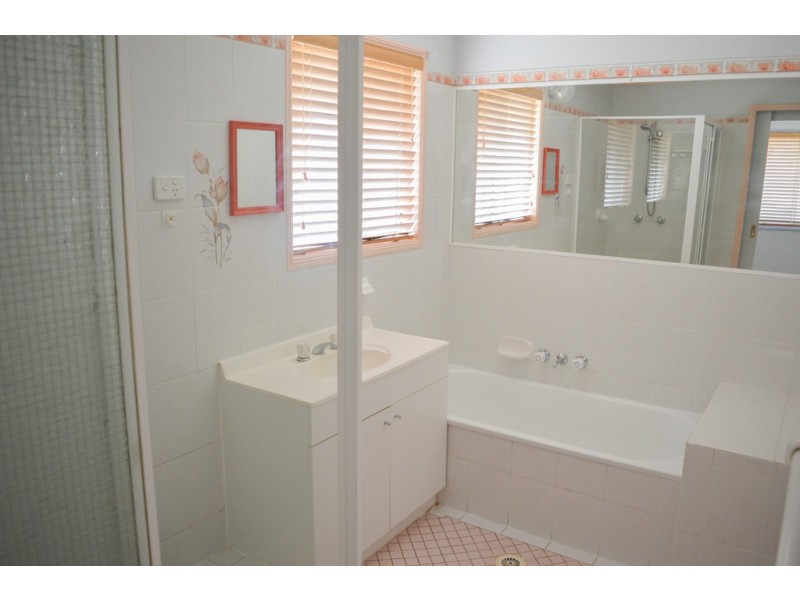 107 Lakes Drive, Laidley Heights QLD 4341