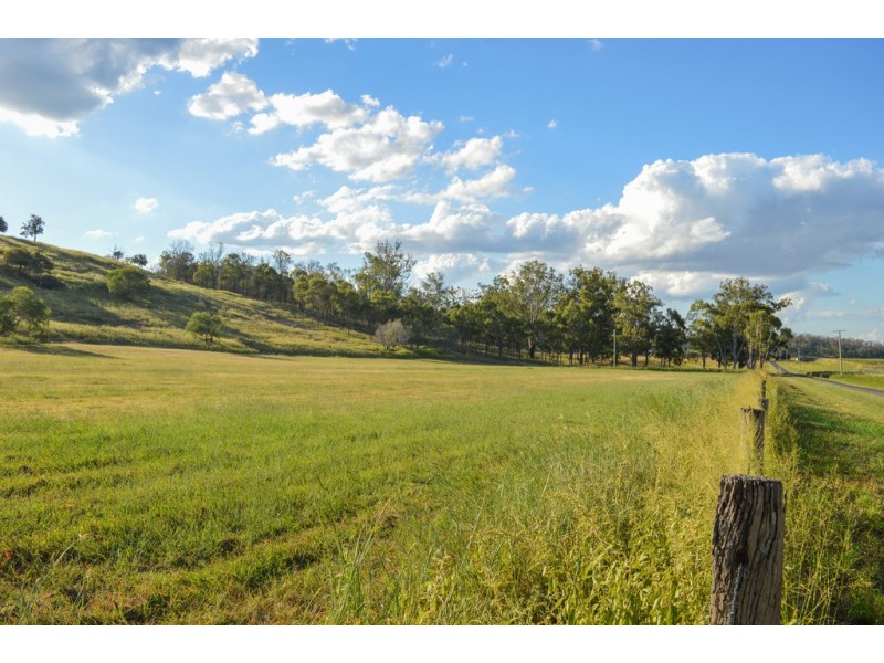 4 Simpson Drive, Mulgowie QLD 4341