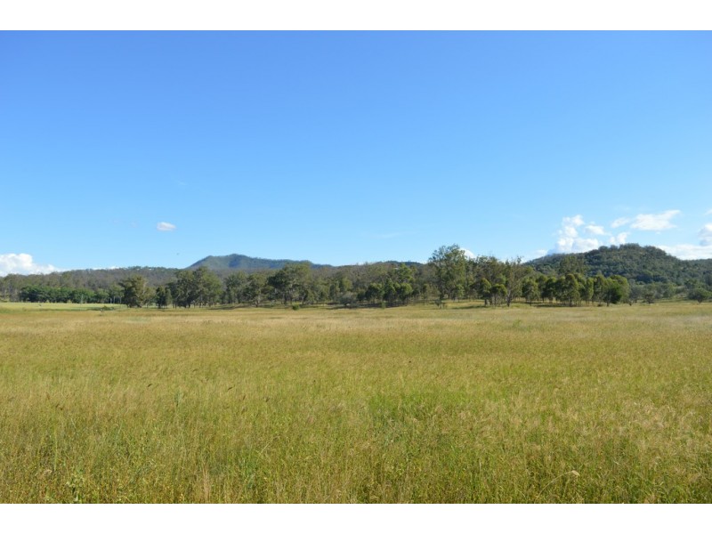 4 Simpson Drive, Mulgowie QLD 4341