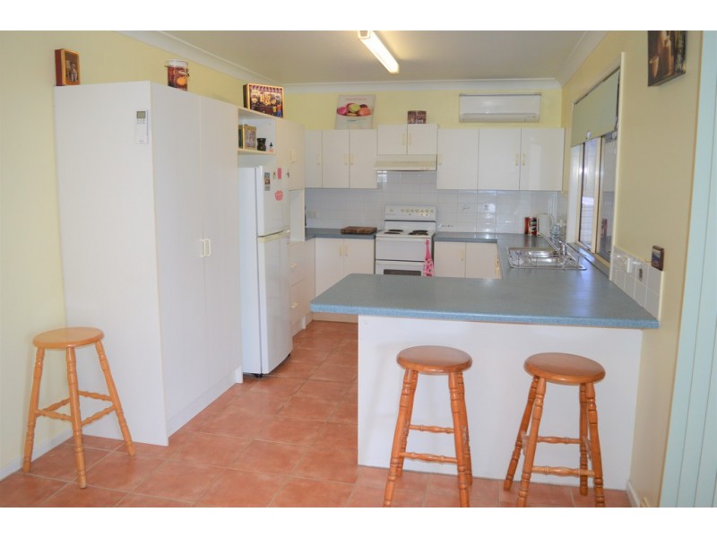 92 Lakes Dr, Laidley Heights QLD 4341