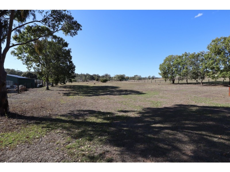 10 Rons Rd, Regency Downs QLD 4341