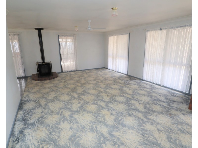 6 Bond Court, Kensington Grove QLD 4341