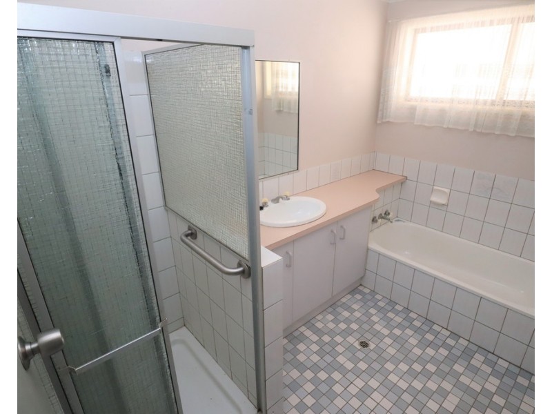 6 Bond Court, Kensington Grove QLD 4341