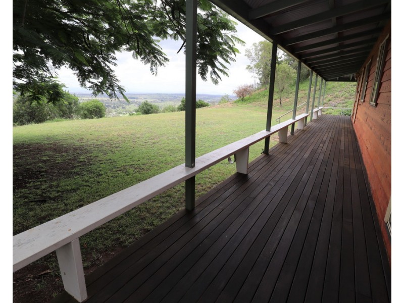 13 Philip Court, Summerholm QLD 4341