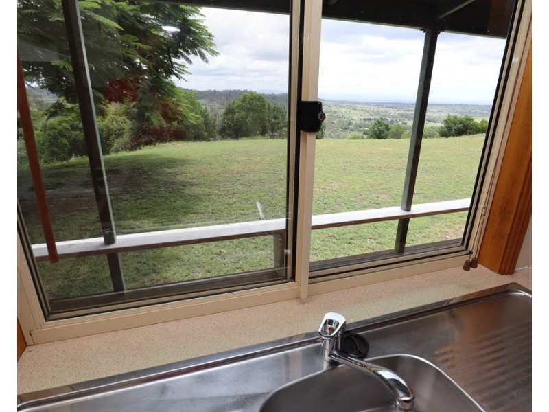 13 Philip Court, Summerholm QLD 4341