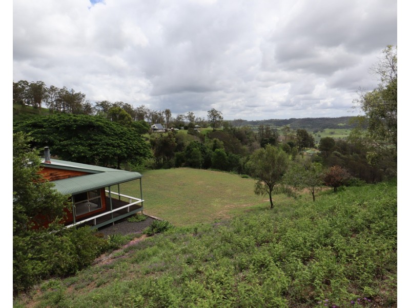 13 Philip Court, Summerholm QLD 4341