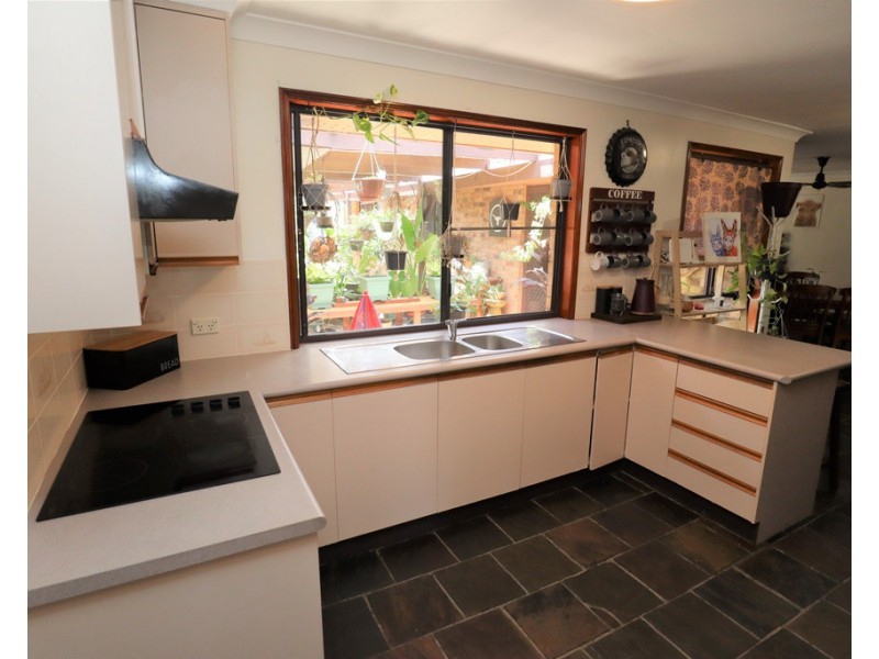 2 Australia II Drive, Kensington Grove QLD 4341