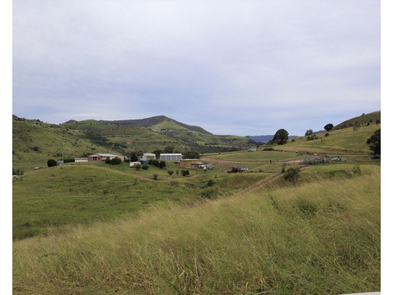 252 Left Hand Branch Road, Lefthand Branch QLD 4343