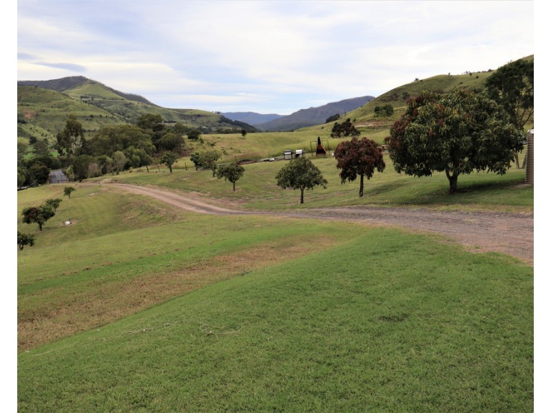 252 Left Hand Branch Road, Lefthand Branch QLD 4343