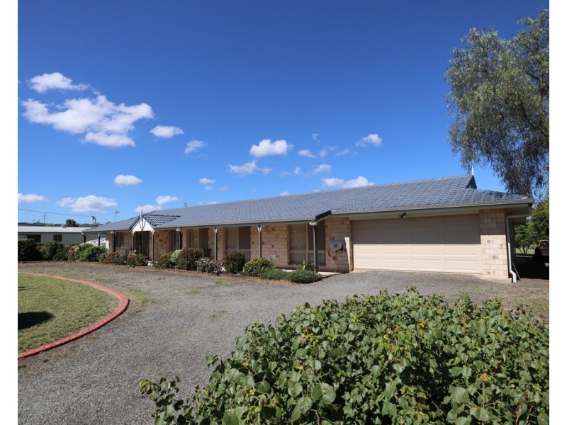 8 Sunwest Court, Plainland QLD 4341