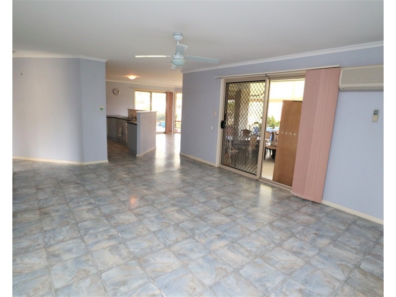 8 Sunwest Court, Plainland QLD 4341