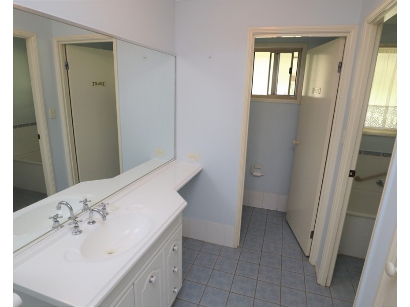 8 Sunwest Court, Plainland QLD 4341
