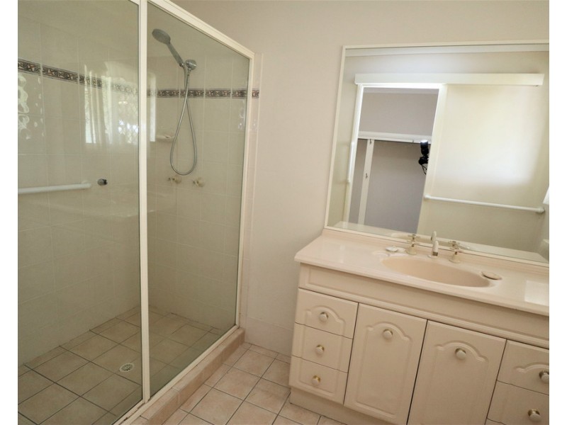 8 Sunwest Court, Plainland QLD 4341