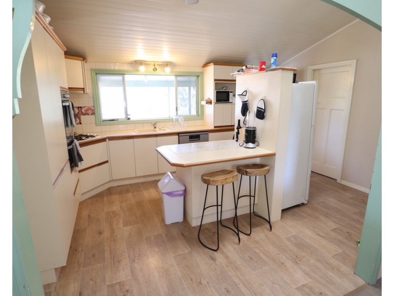 11 Robert Street, Forest Hill QLD 4342