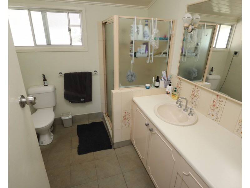 11 Robert Street, Forest Hill QLD 4342