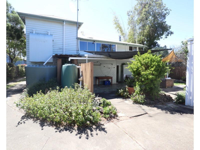 11 Robert Street, Forest Hill QLD 4342