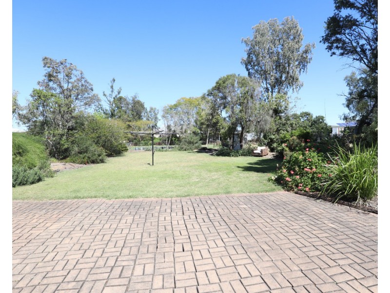 11 Robert Street, Forest Hill QLD 4342