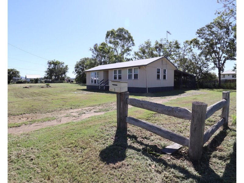 7 Kent Street, Forest Hill QLD 4342