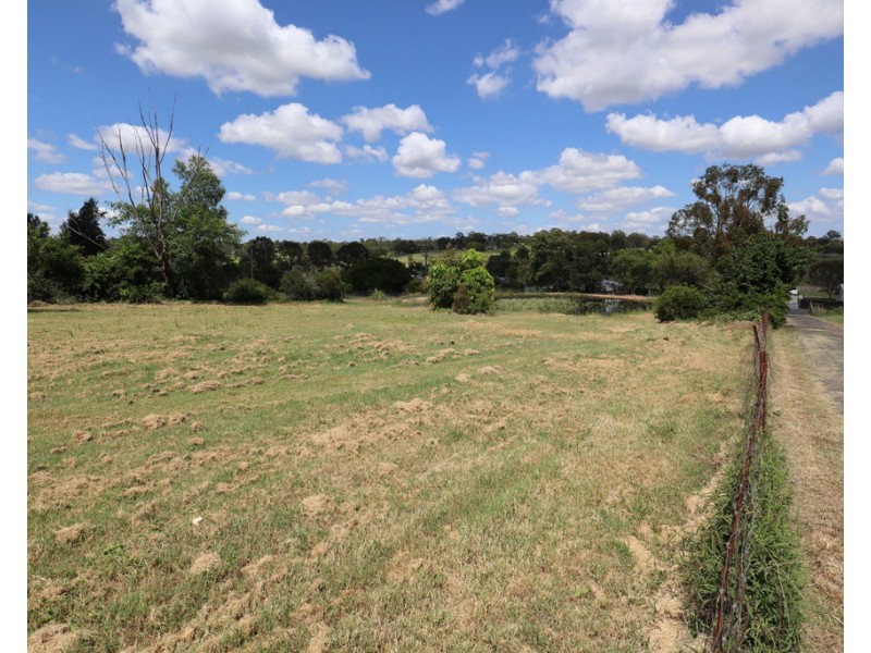 9 Hewett Drive, Regency Downs QLD 4341