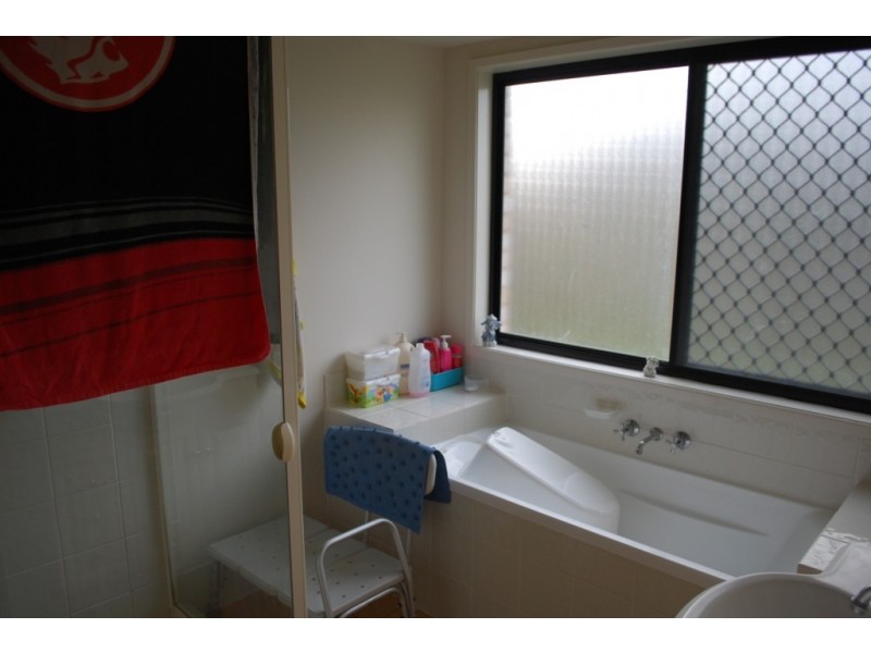 24 Wattle Cr, Raceview QLD 4305