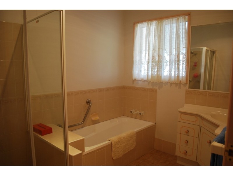 9 Hughes Rd, Plainland QLD 4341