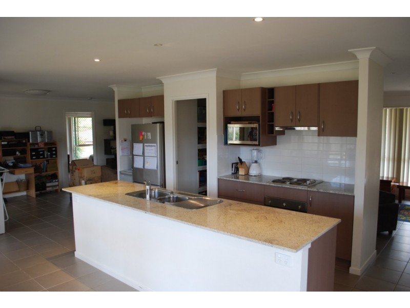 4 Appleby Close, Kensington Grove QLD 4341