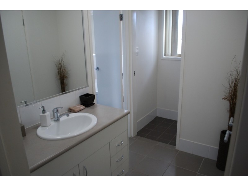 4 Appleby Close, Kensington Grove QLD 4341