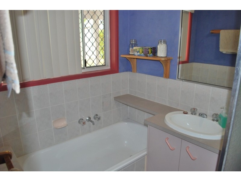 2 Lawrence Court, Regency Downs QLD 4341