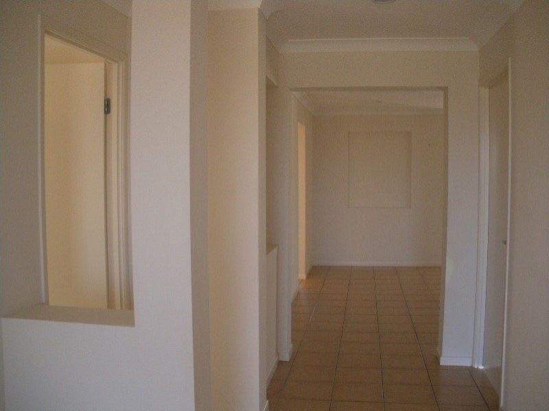 24 Wattle Cr, Raceview QLD 4305