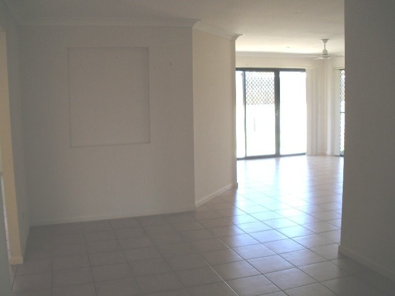 24 Wattle Cr, Raceview QLD 4305