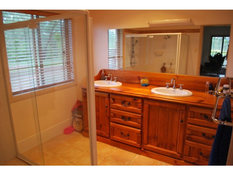 101 Thallon Road, Kensington Grove QLD 4341