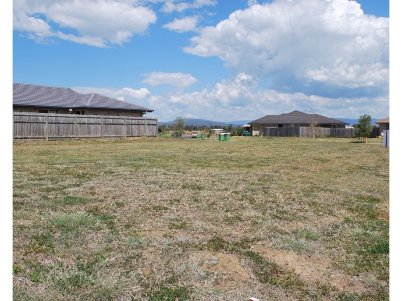 2 Lawson Cres, Laidley North QLD 4341