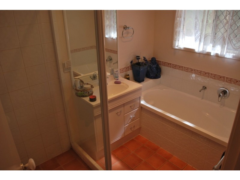 12 Walter Crt, Glenore Grove QLD 4342