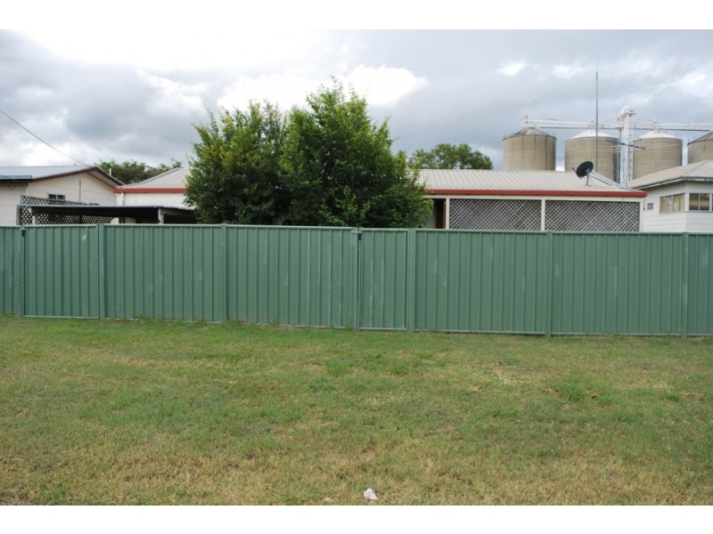 33 William St, Forest Hill QLD 4342