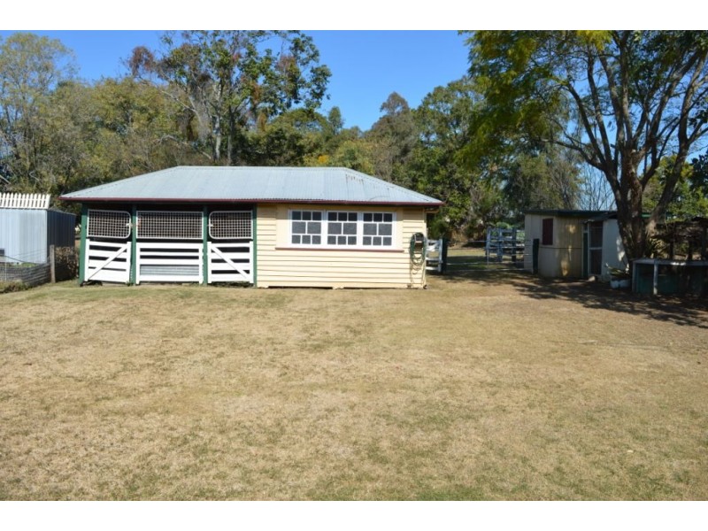 25 Robert Street, Forest Hill QLD 4342
