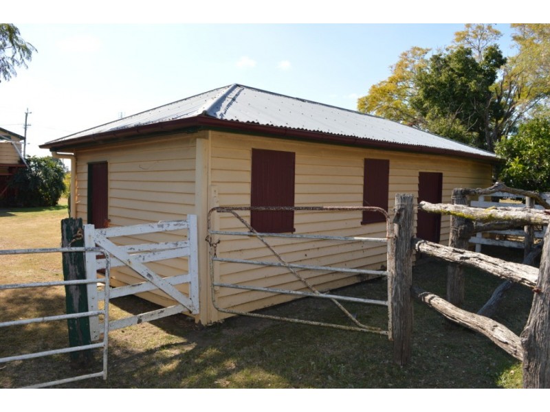 25 Robert Street, Forest Hill QLD 4342