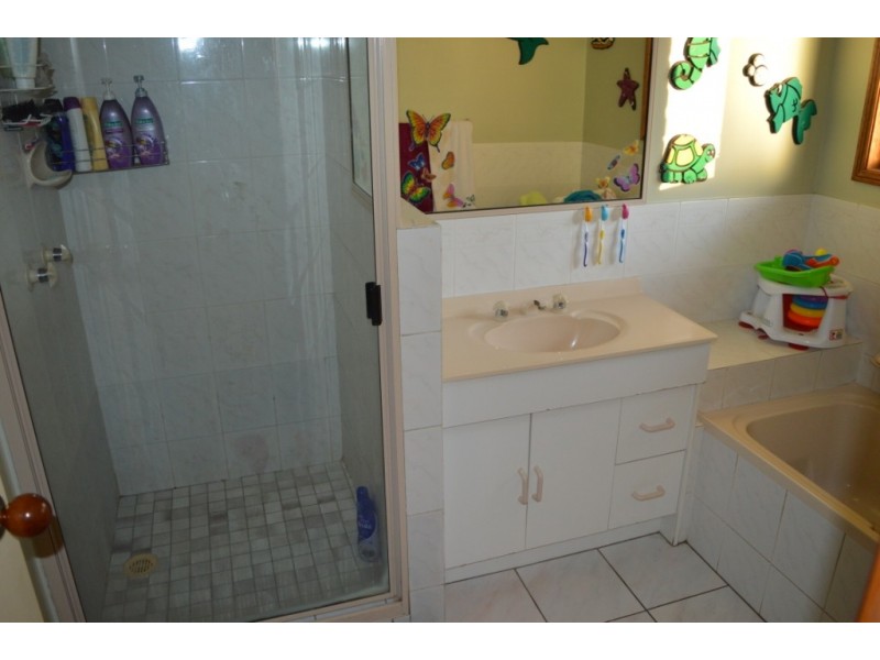2 Australia II Drive, Kensington Grove QLD 4341