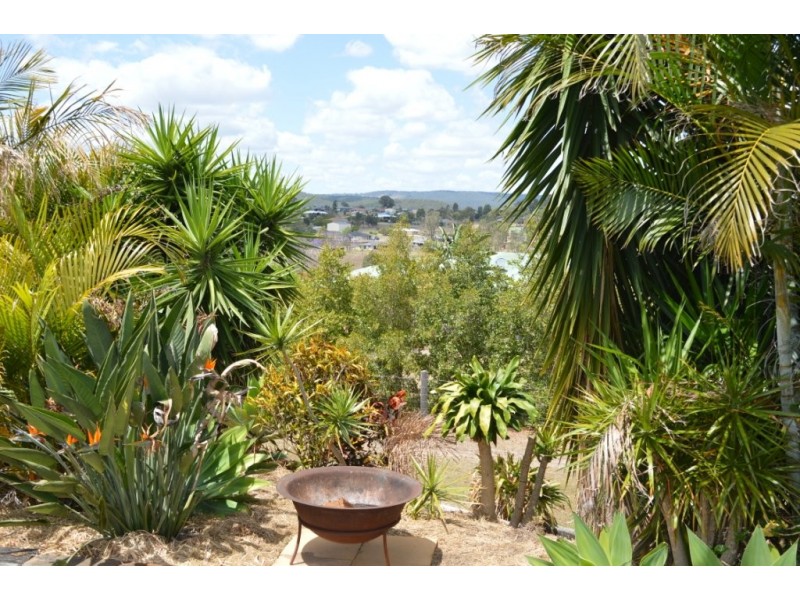 2 Baker Finch Place, Kensington Grove QLD 4341