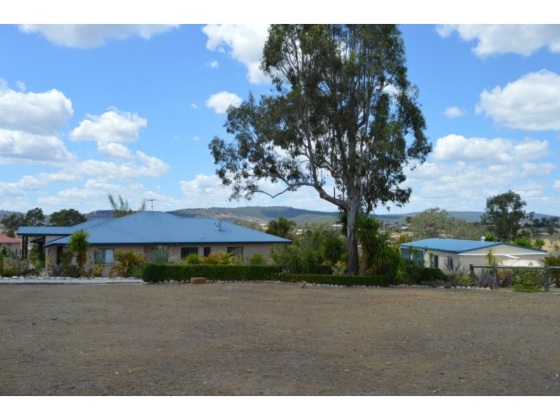 2 Baker Finch Place, Kensington Grove QLD 4341