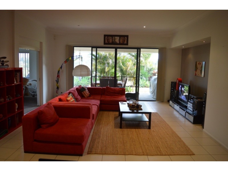 2 Baker Finch Place, Kensington Grove QLD 4341