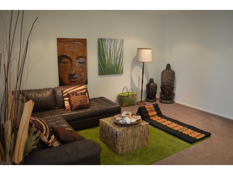 2 Baker Finch Place, Kensington Grove QLD 4341