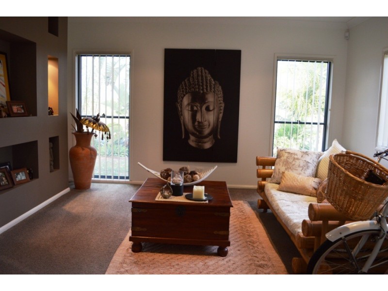 2 Baker Finch Place, Kensington Grove QLD 4341