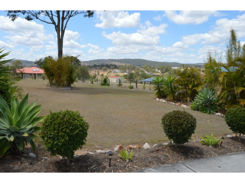 2 Baker Finch Place, Kensington Grove QLD 4341