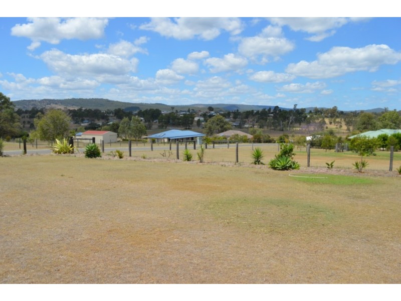 2 Baker Finch Place, Kensington Grove QLD 4341