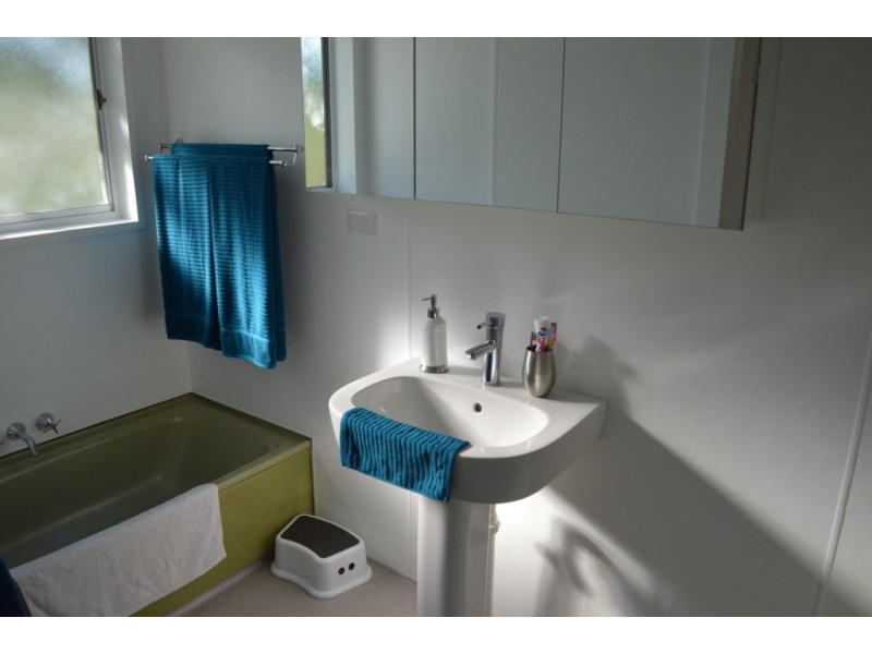 2 Sandpiper Dr, Regency Downs QLD 4341