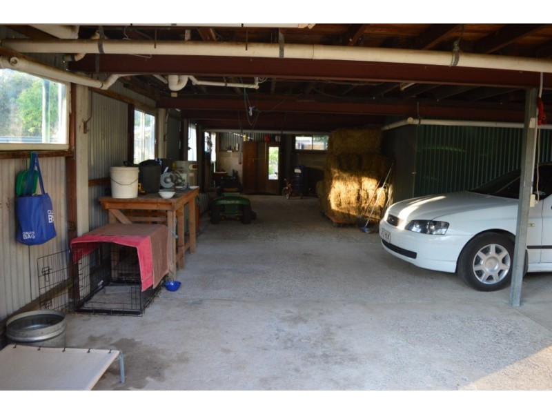 2 Sandpiper Dr, Regency Downs QLD 4341