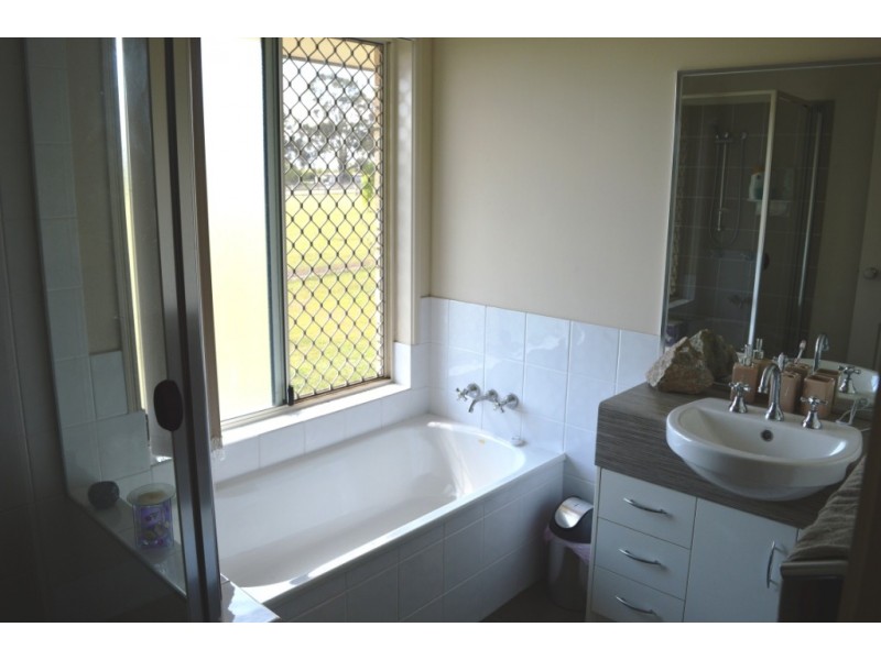 7 Peppertree Place, Plainland QLD 4341