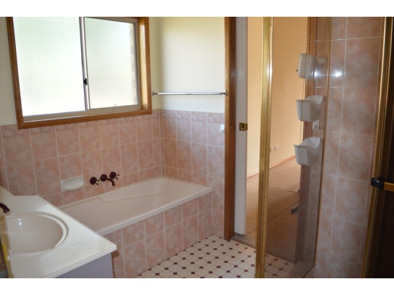 149 Lakes Drive, Laidley Heights QLD 4341