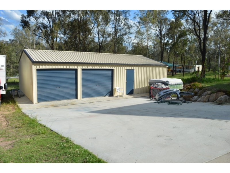 22 Bertrand Ave, Kensington Grove QLD 4341